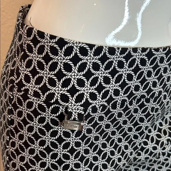 Premise Stylish Black and White Women's stretch cropped Pants - Picture 3 of 9